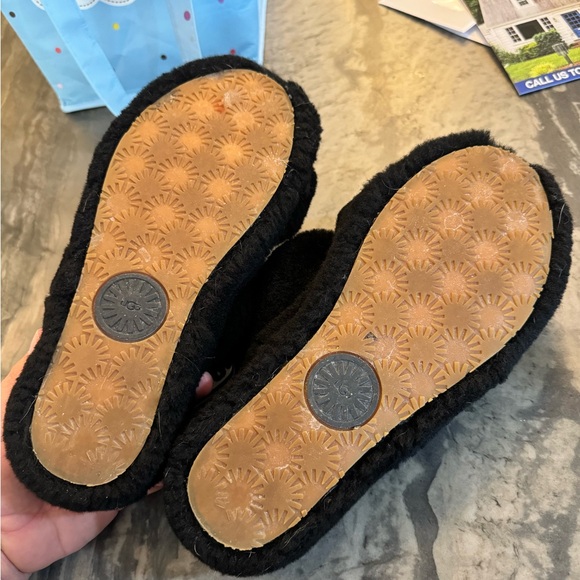 Fluff Yeah Ugg Slipper Sandals Size 7 - Picture 2 of 4